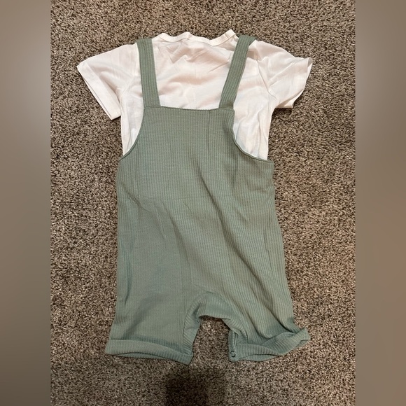 Baby boy green overalls set - Picture 3 of 4